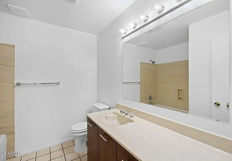 1664 E Del Rio Dr — Photo 22