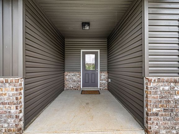 4th image of 223 Liam Ct