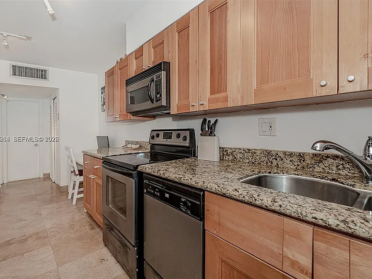 949 Pennsylvania Ave #307 — Photo 11