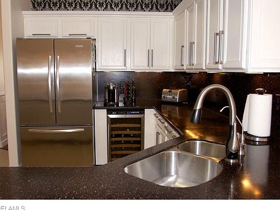 5th image of 3925 SW 20th Pl