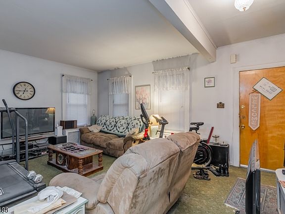 4th image of 245 Preakness Ave
