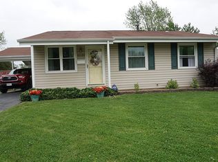 12126 Hillcrest Pl, Maryland Heights, MO 63043