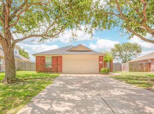 229 River Basin Ln, Dickinson, TX 77539