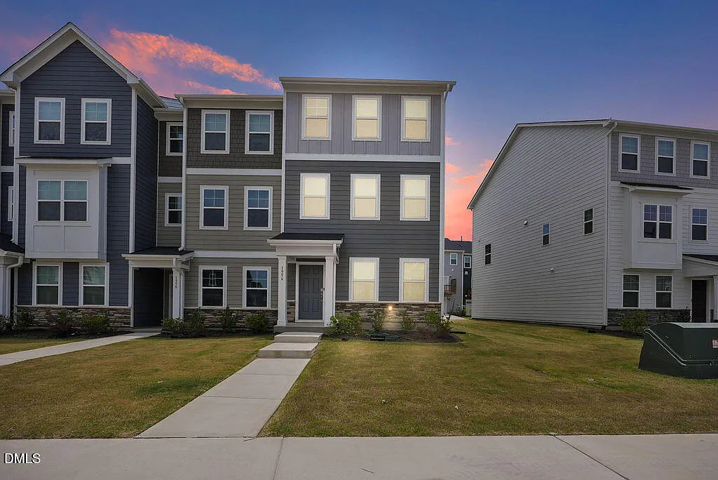 3 bed, 3.5 bath, 1800 sqft, $1,975 — Photo 2