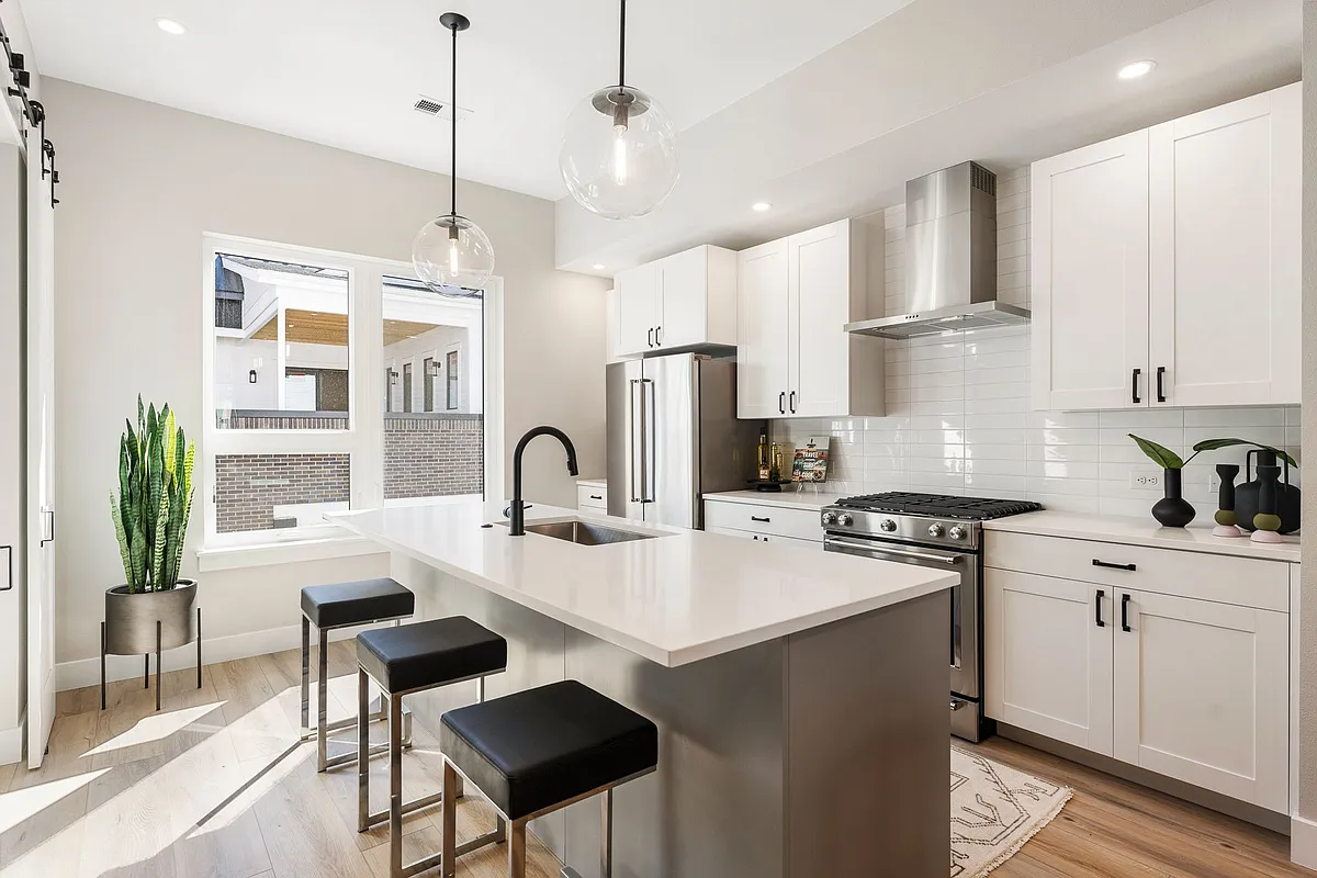 Building Photo - A Line Townhomes Central Park