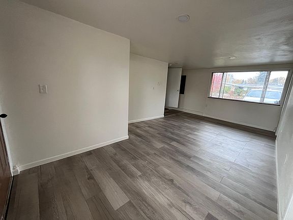 2nd image of 1602 5th St NE #B