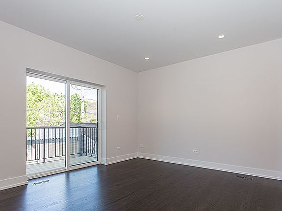 2nd image of 1938 N Francisco Ave #1N