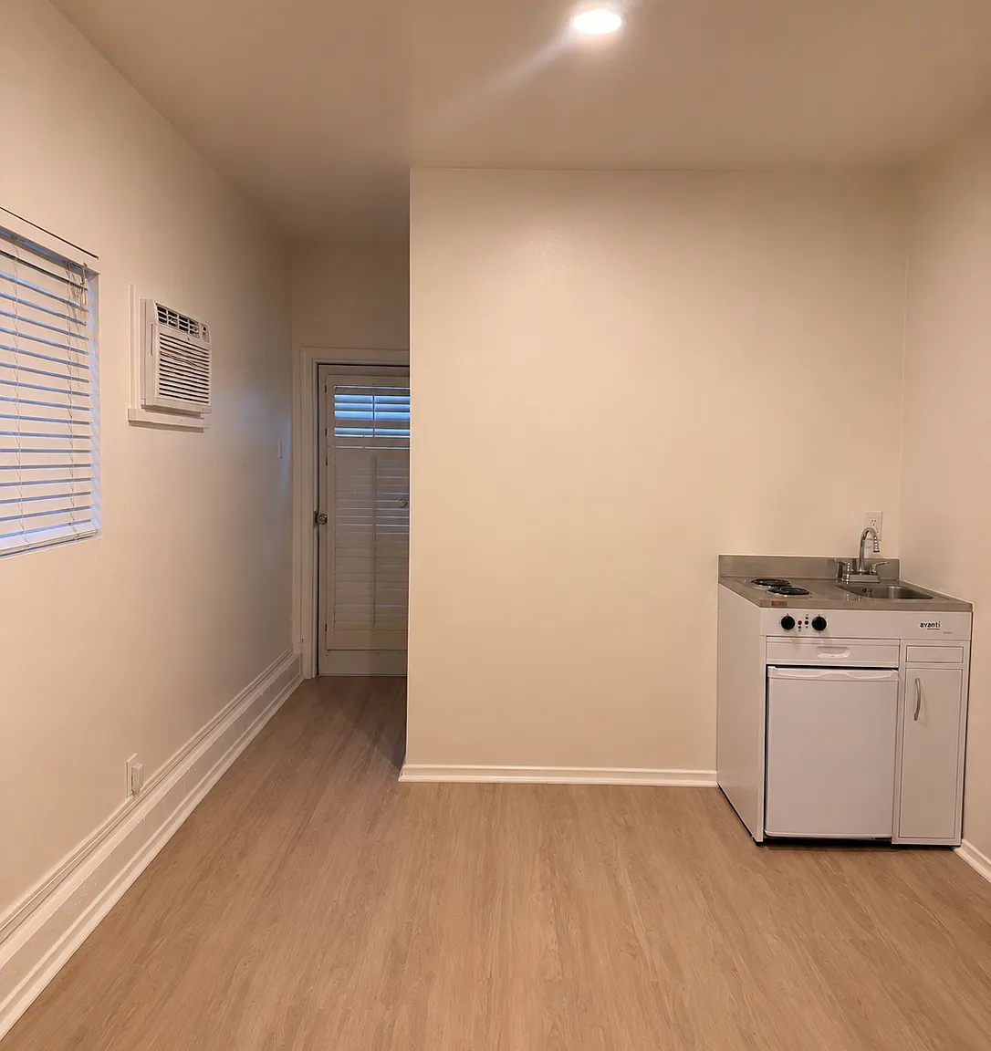 Studio, 210 sqft, $1,200 — Photo 1