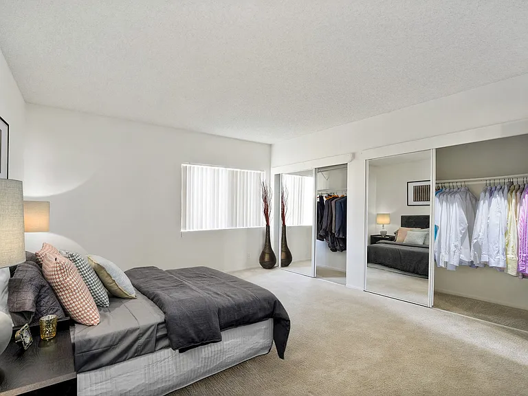 5207 Zelzah Ave — Photo 16