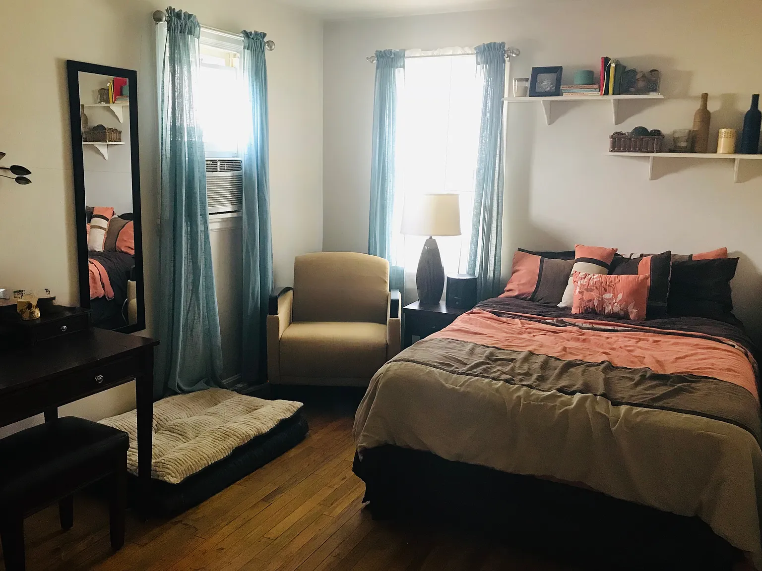 1 bed, 680 sqft, $1,300 — Photo 2
