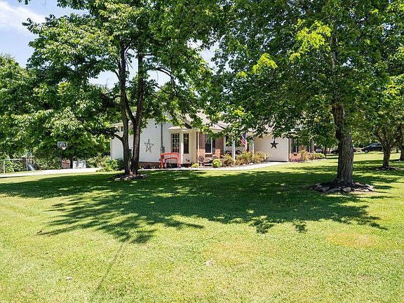 4th image of 354 Twin Oaks Dr