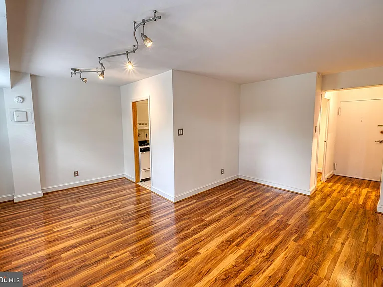 1801 Clydesdale Pl NW #311 — Photo 28