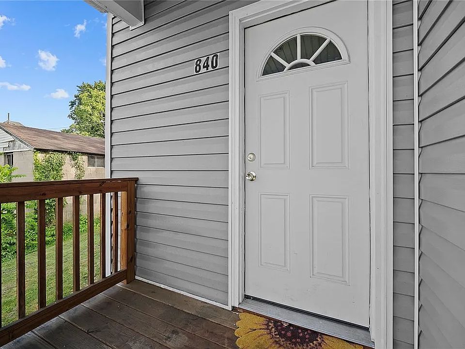 Apartment entrance (1st Floor)