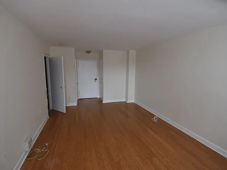 1121 Arlington Blvd #435 — Photo 2