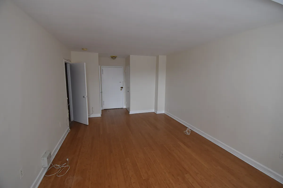 Building Photo - 1121 Arlington Blvd #435