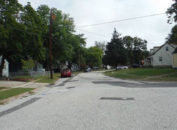 2nd image of 2102 S Winthrop Ave