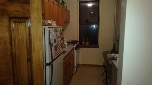 2nd image of 1447 E 2nd St APT 1F