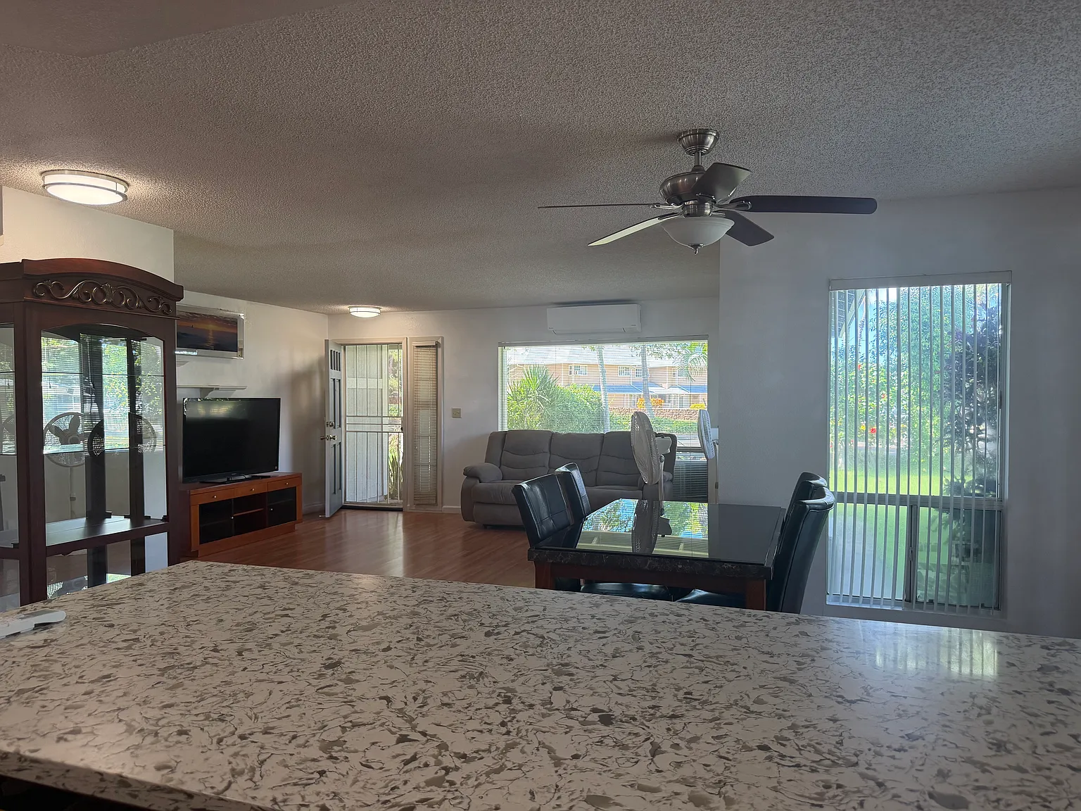 3 bed, 1720 sqft, $4,200 — Photo 2