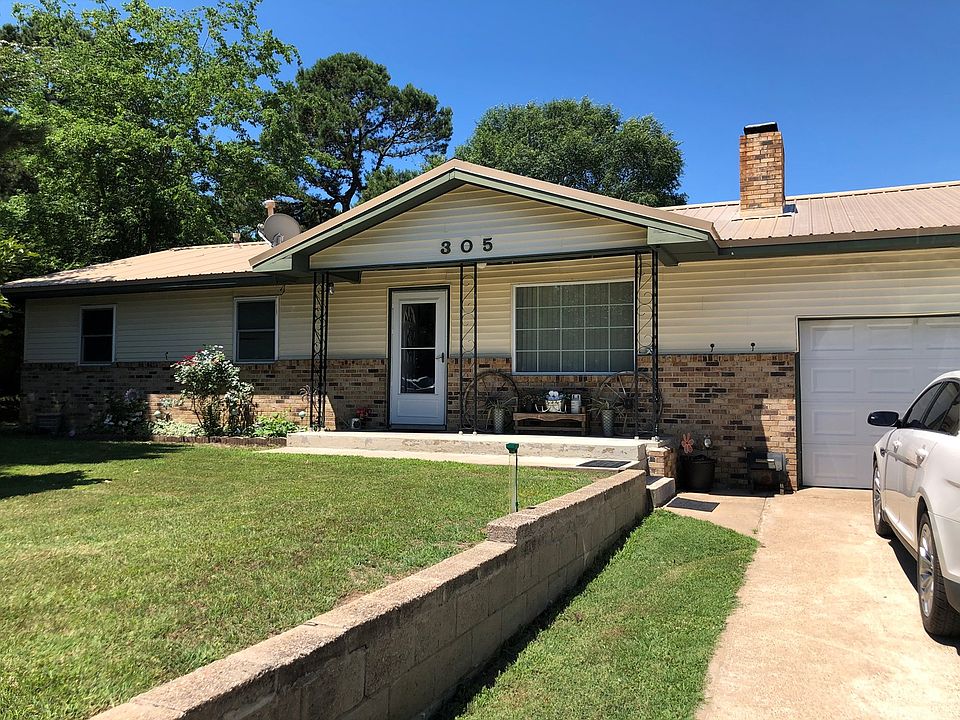 1st image of 305 SW 10th St