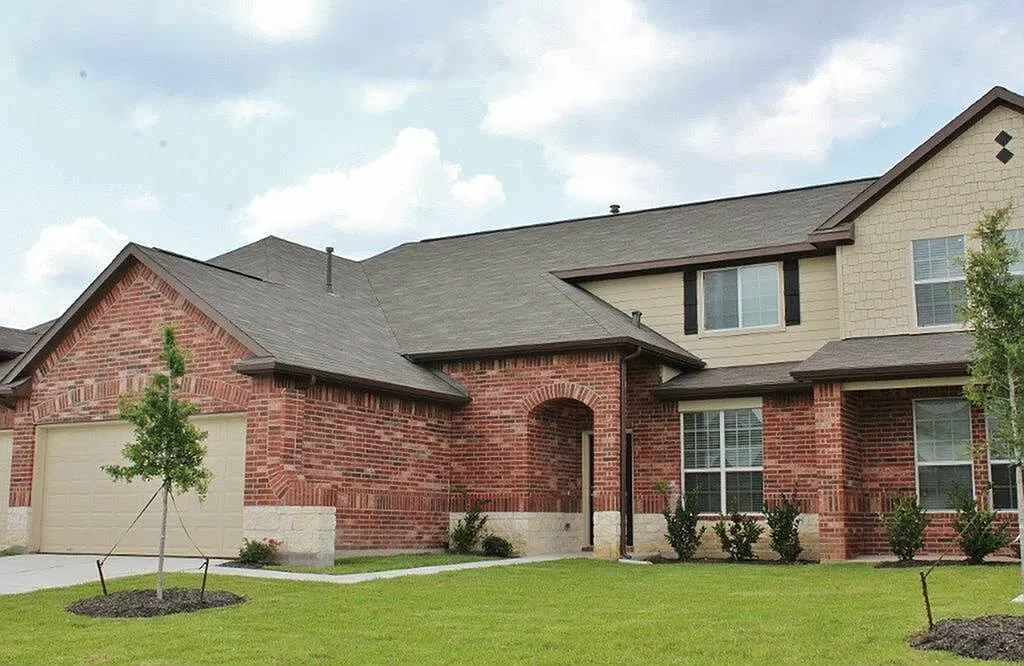 Bavaria Townhomes — Photo 1