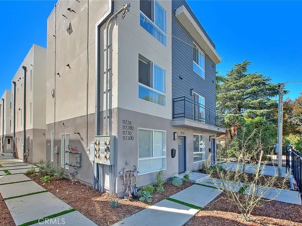 11732 Hamlin St, North Hollywood, CA 91606