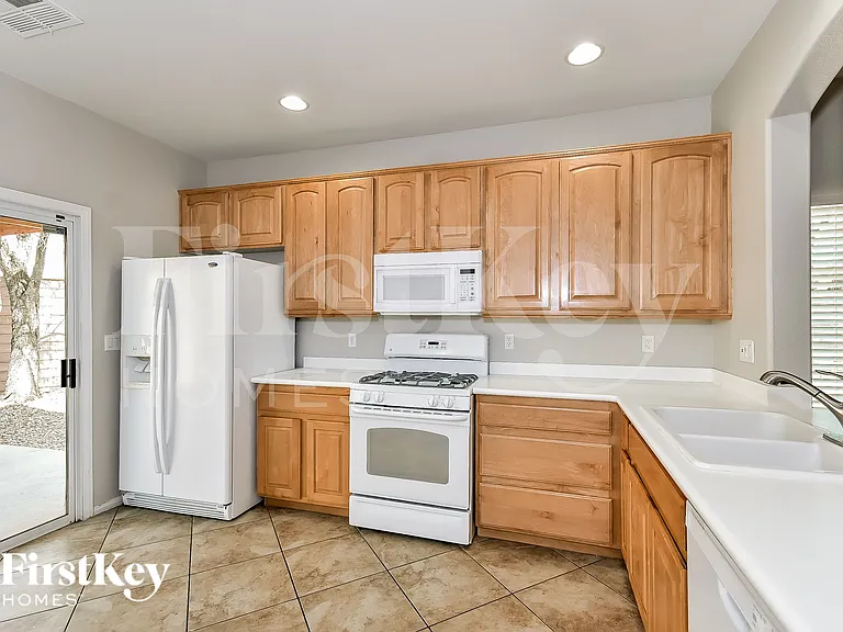 9703 Mount Kenyon St — Photo 5