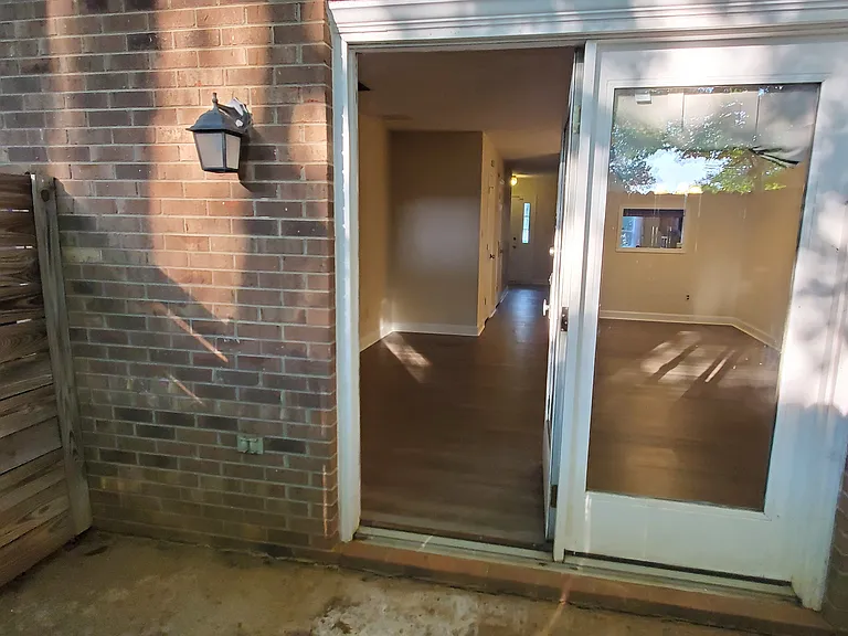 5918 King Charles Ct — Photo 21