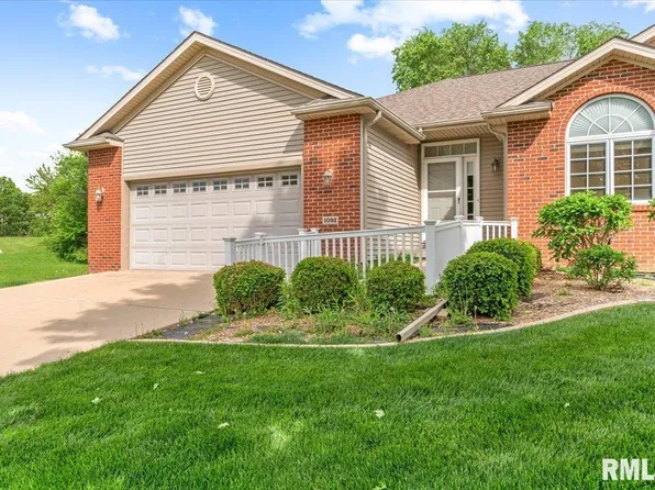 1092 Ravina Dr, Chatham, IL 62629