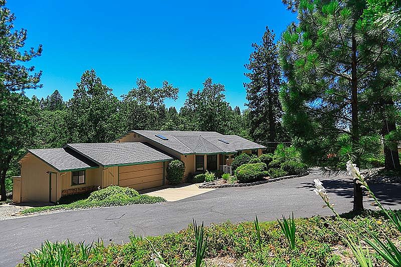 1st image of 16066 Fairway Glen Pl