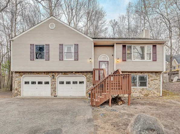 769 Lakeshore Terrace Rd, Hardy, VA 24101