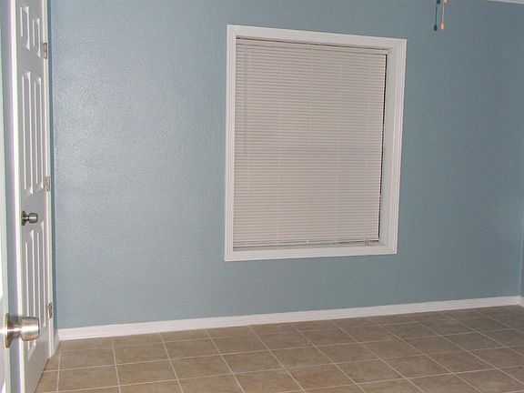 4th image of 108 W Linda St