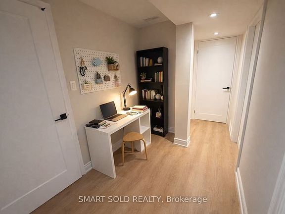 3rd image of 6 Ridware Cres