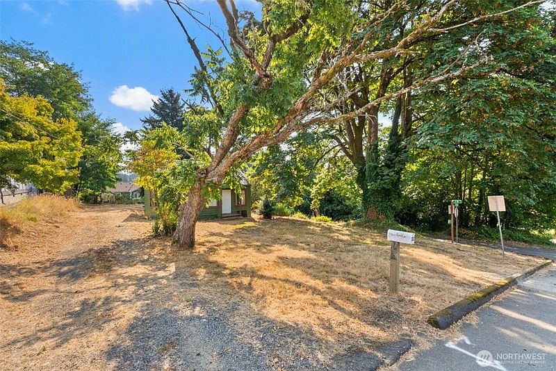 4th image of 722 S 4th Avenue SW