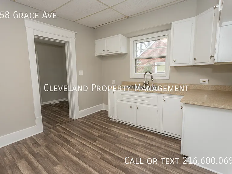 558 Grace Ave — Photo 6