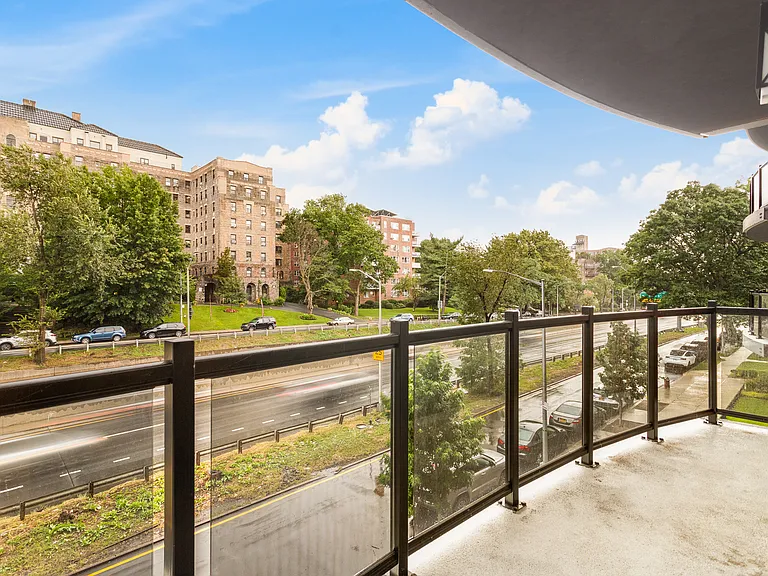 2727 Henry Hudson Pkwy W #303 — Photo 12