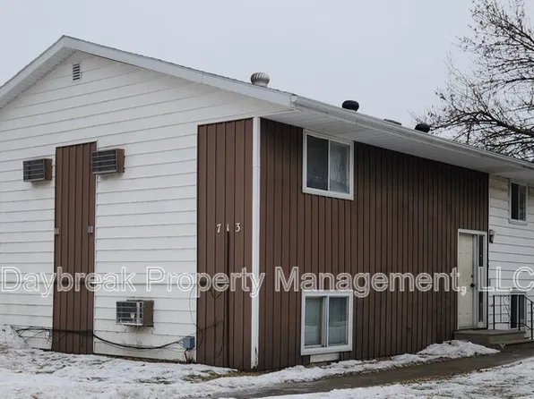 713 30th St N, Fargo, ND