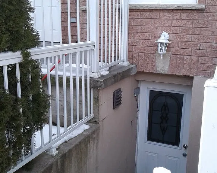 176 Lisgar St W #BASEMENT — Photo 1