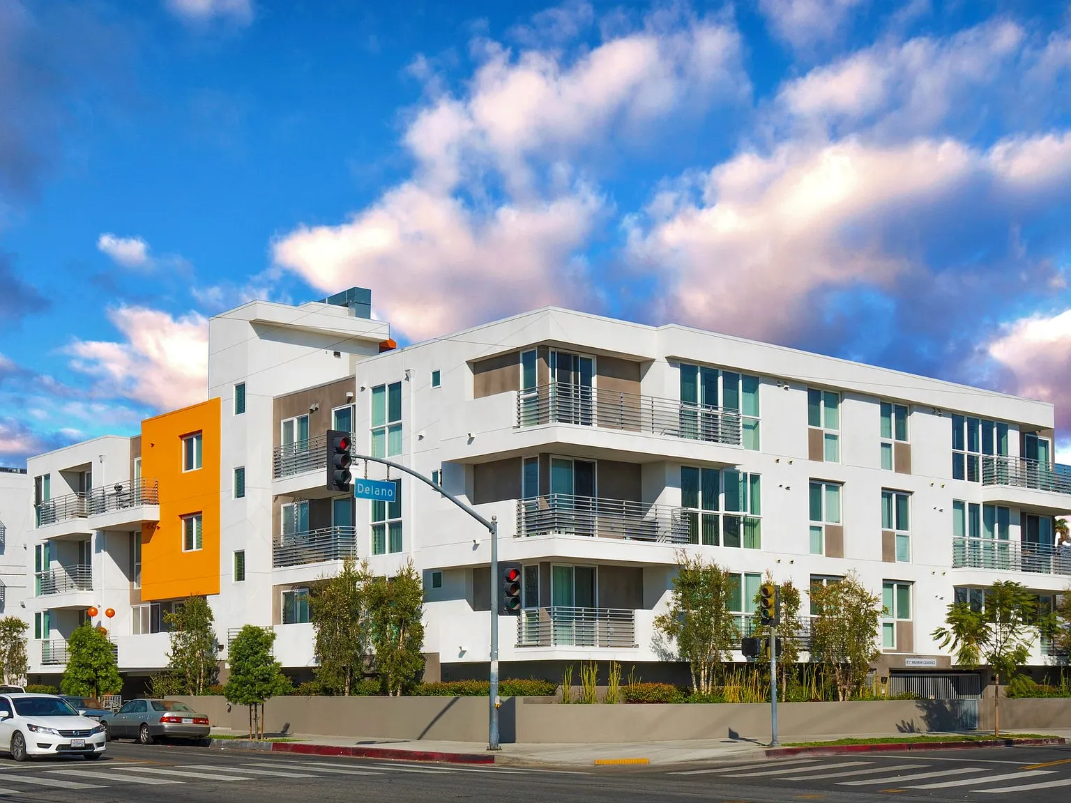 6200 Kester Ave Apartments — Photo 1