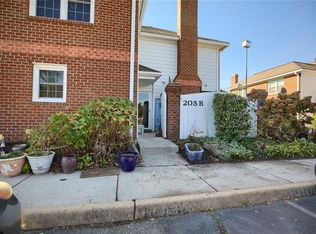 205 Amersham Dr APT B, Yorktown, VA 23693