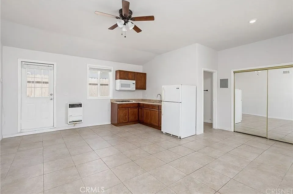 Studio, 450 sqft, $1,599 — Photo 4