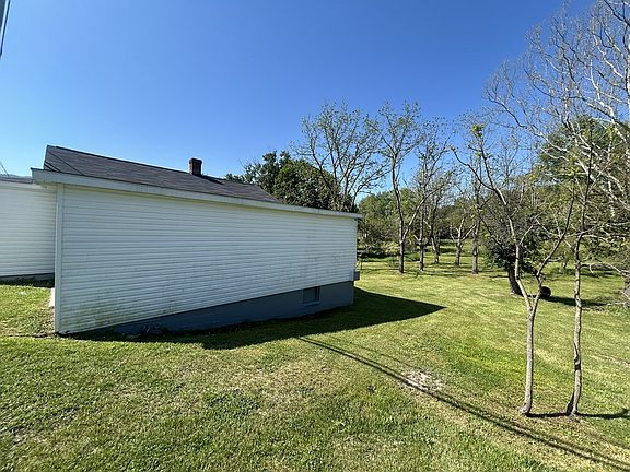 3rd image of 379 Freedom Ave