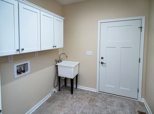 8457 S Deerwood Ln #20, Franklin, WI 53132