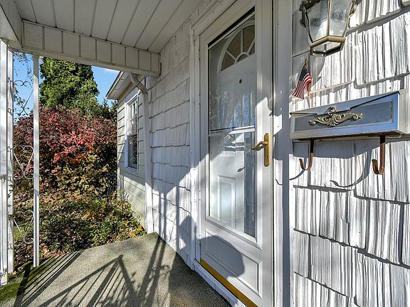 3rd image of 724 Jefferson Ave