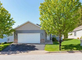 224 Bluffs Ridge Ct, Duluth, MN 55811