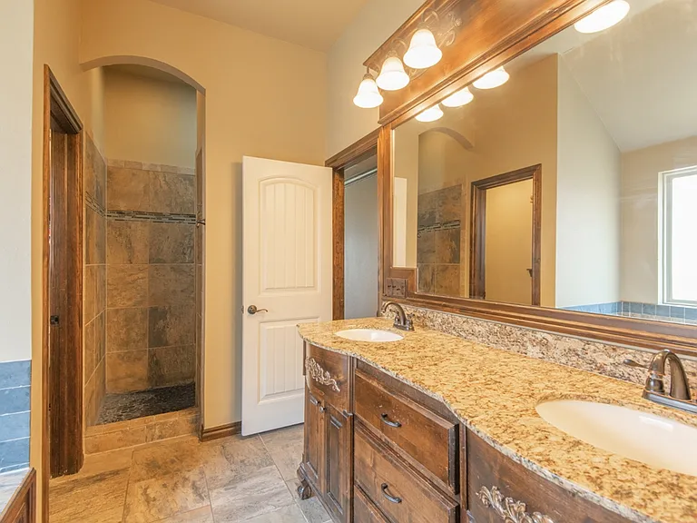 701 Lindsey Ln — Photo 22