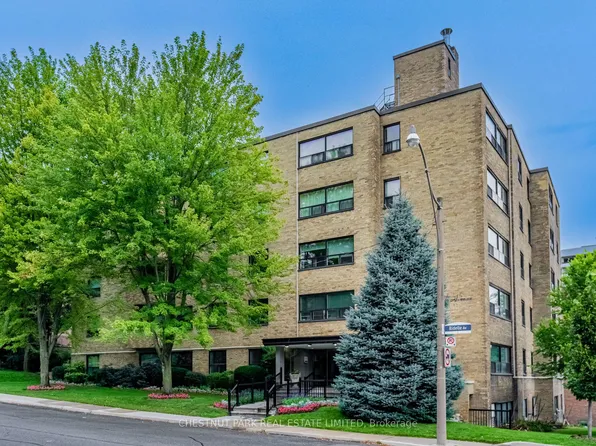 2 Ridelle Ave #404, Toronto, ON M6B 1H4
