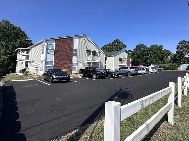 403 S Thomas Rd #E — Photo 2