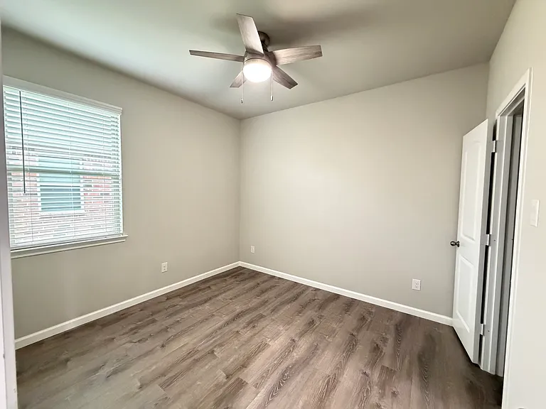 6118 Yesenia St — Photo 3