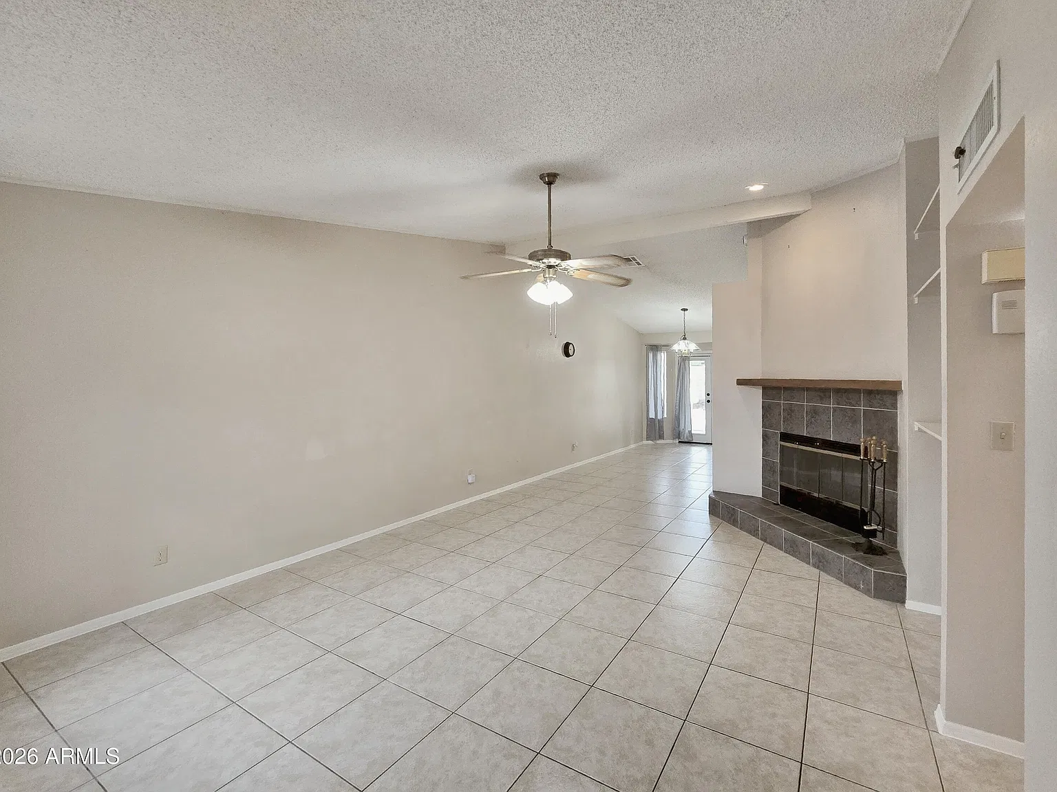 3 bed, 2.0 bath, 1230 sqft, $2,100 — Photo 3