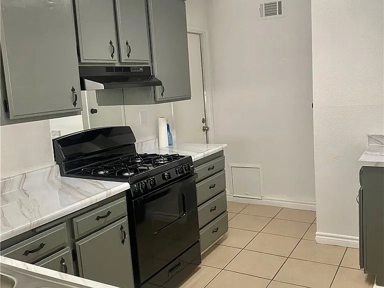 1463 W Cypress St — Photo 12